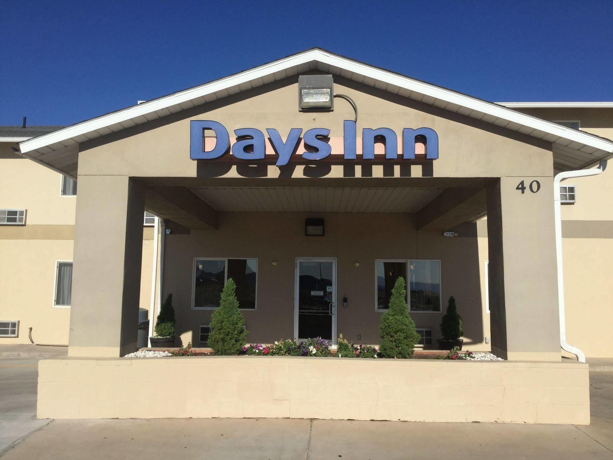 Days Inn By Wyndham Hurricane/Zion National Park Area Extérieur photo